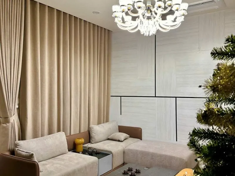 Phòng khách ấm cúng và sang trọng với vách trang trí ốp gạch